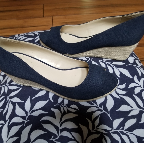 Bandolino peep toe wedges - Picture 2 of 4